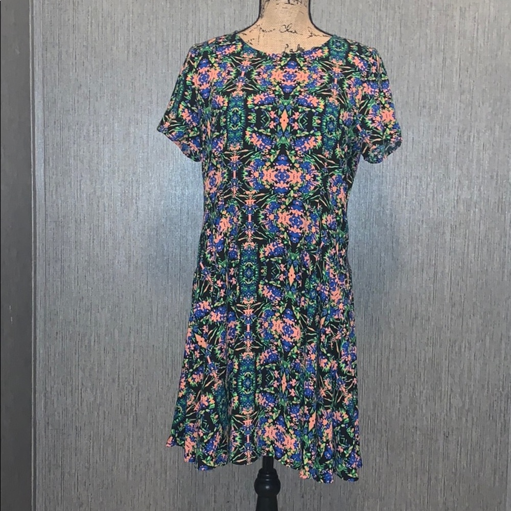 Everly Anthropologie Floral Pleated Dress Size M